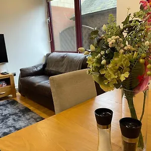 Apartment Modern 4 Mins From Gatwick
